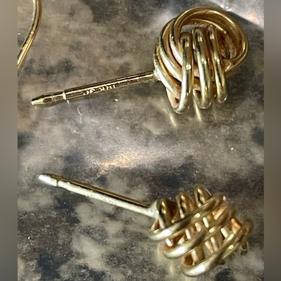 🔥2 Pair Of Vintage 14K earrings - Picture 2 of 9